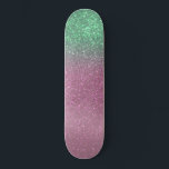 Skateboard Sparkly Mermaid Green Berry Purpurina Rosa Ombre<br><div class="desc">Este bonito y elegante diseño es perfecto para una mujer de diseño. Presenta un diseño falso y brillante de color verde sirena y rosa purpurina de berry. Es moderno, moda y de moda. ***NOTA DE DISEÑO IMPORTANTE: Para cualquier solicitud de diseño personalizado, como solicitudes de productos coincidentes, cambios de color,...</div>