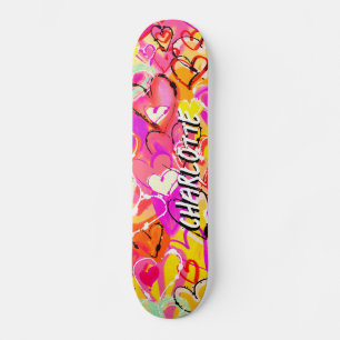 Skateboard Sunshine Bliss: Graffiti amarillo y rosa corazón