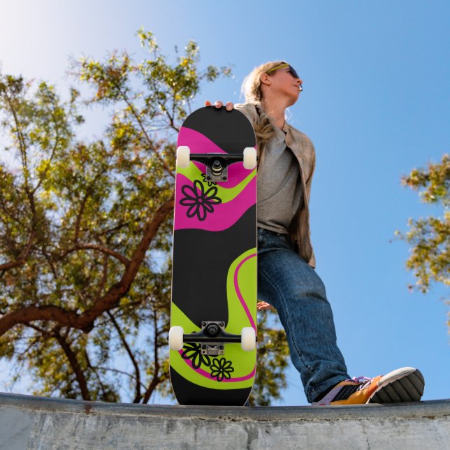 Skateboard Surco de margarita en verde limón, rosa caliente y (Exterior 1)