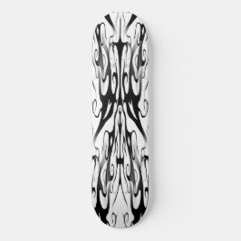 Skateboard Tatuaje Tribal Elegante Digital en Blanco y Negro