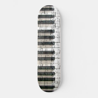 Skateboard teclado de piano de música negro y blanco