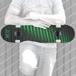 Skateboard Tecno Cyber Green Stripes Black<br><div class="desc">Las brillantes rayas verdes y negras brillan en la oscuridad como las luces de neón. Es atrevido y brillante con un diseño abstracto de alta tecnología futurista en el ciberespacio. Personalízalo con Iniciales. Esta imagen es fotografía original de JLW_PHOTOGRAPHY.</div>