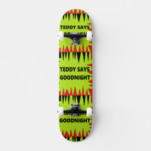 Skateboard Teddy dice que buena noche verde rojo con palabras