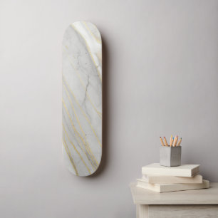 Skateboard Textura de mármol de Carrara con vetas doradas