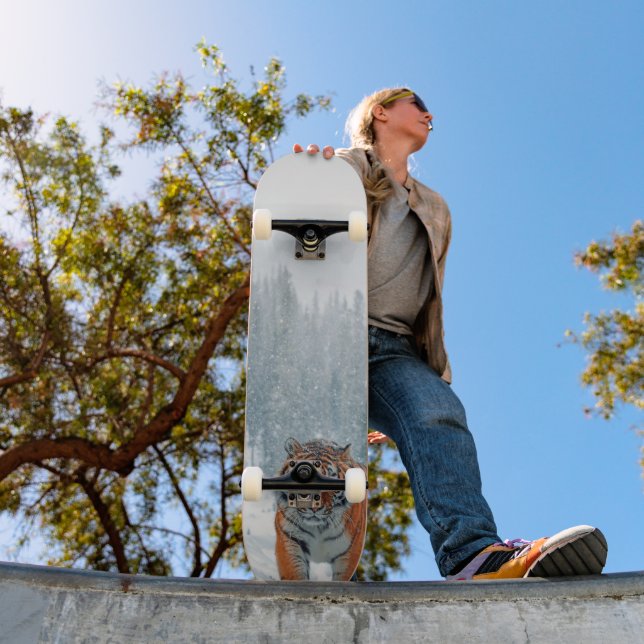 Skateboard tigre en la nieve (Exterior 1)