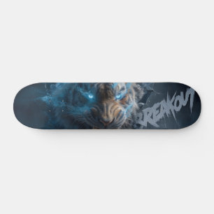 Skateboard Tigre Enojado con Ojos Azules Brillantes Rompiendo