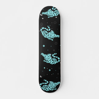 Skateboard Tigres azules en un fondo estrellado
