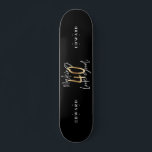 Skateboard Tipografía moderna en negro y oro 40 años<br><div class="desc">Tipografía moderna en negro y oro de 40 años. Forma parte de una elegante colección.</div>