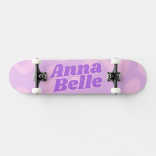 Skateboard Tipografía moderna Retro Pastel Purple Groovy