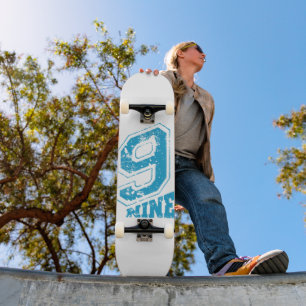 Skateboard Tipografía Retro minimalista Número Azul Nueve