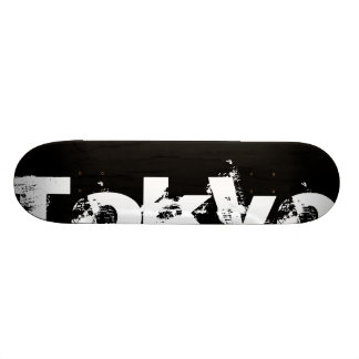 Skateboard Tokio - estilo urbano fresco en blanco y negro