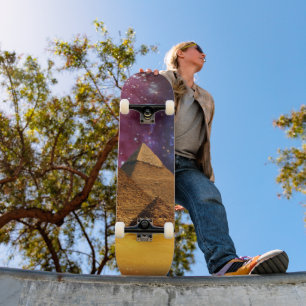 Skateboard tormenta cósmica sobre egipto