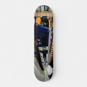Skateboard Tren azul y amarillo