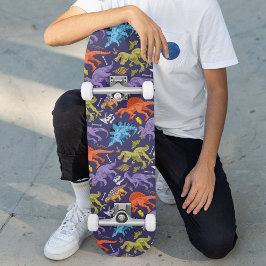 Skateboard Un moderno y colorido patrón de dinosaurios niños