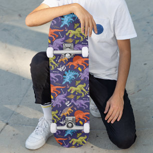 Skateboard Un moderno y colorido patrón de dinosaurios niños
