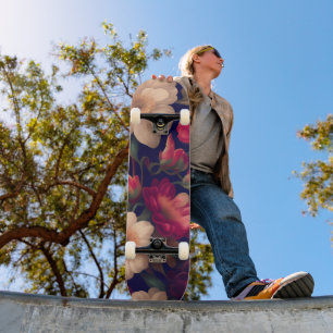 Skateboard Un papel pintado con un patrón floral