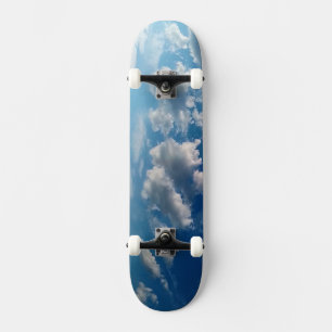 Skateboard Una cadena de nubes