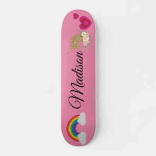 Skateboard Unicornio arcoiris con corazón brillante.