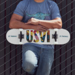 Skateboard USVI Bandera de las Islas Vírgenes de Estados Unid<br><div class="desc">La bandera de las Islas Vírgenes de los Estados Unidos de América en St. Thomas Madras Skateboard es genial para divertirse con la bandera de las Islas Vírgenes de los Estados Unidos y el patrón de Madras sienten el orgullo VI y el Fuerte VI. El Skateboard también tiene escrito a...</div>