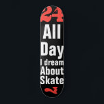 Skateboard Veinticuatro siete<br><div class="desc">Amantes del skate 24-7 en la cubierta "Todo el día sueño con el esquí"</div>