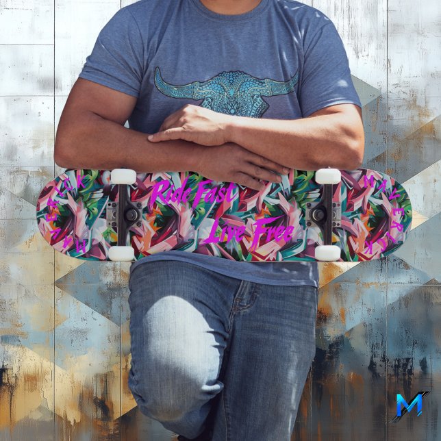 Skateboard Vibrante graffiti con "Viaje rápido en vivo" rosad (Subido por el creador)