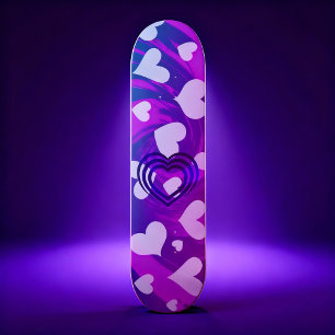 Skateboard Vibrante patrón rosa y corazón blanco