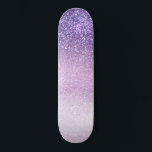 Skateboard Violet Lilac Pastel Purpurina triple púrpura Ombre<br><div class="desc">Este diseño de moda y niñera es perfecto para la niña. Representa un gradiente oscuro gris purpurina fino y brillante, de color violeta violeta, púrpura lila y violeta pastel. Es bonito, moderna, moderna y única. ***NOTA DE DISEÑO IMPORTANTE: Para cualquier solicitud de diseño personalizado, como solicitudes de productos coincidentes, cambios...</div>