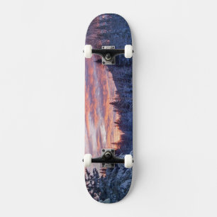Skateboard Vivid sunset pinta el cielo encima del invierno