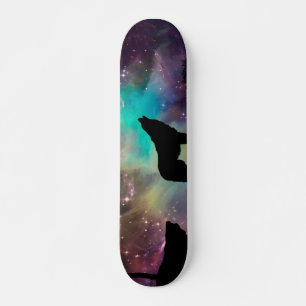 Skateboard Wolf gritando en el universo