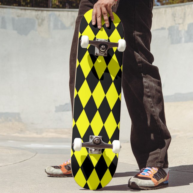 Skateboard Yellow Black Harlequin Diamonds Checkers Design  (Subido por el creador)