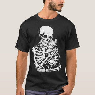 Skeleton abrazando una camiseta de Halloween para 