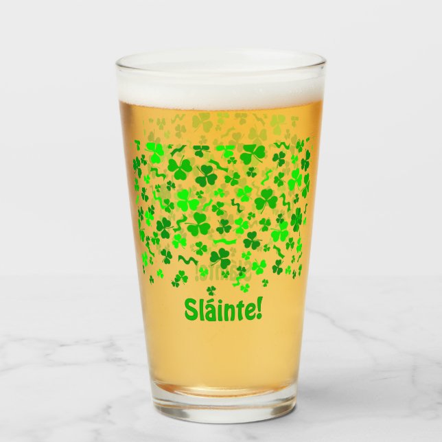Sláinte Lucky Irish Shamrocks Personalized Pint (Reverso (lleno))