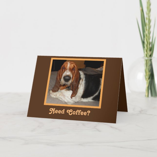Sleepy Basset sobre la divertida tarjeta de cumple (Anverso)