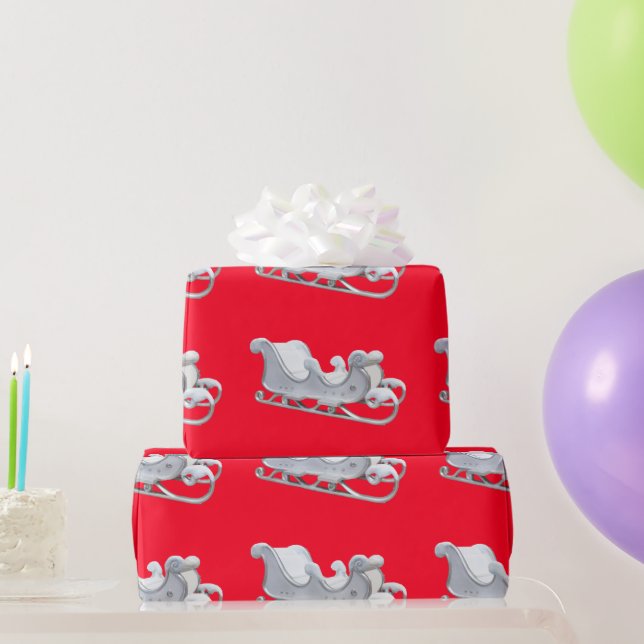 Sleigh blanco sobre papel de envolvimiento rojo (Regalos de fiesta)