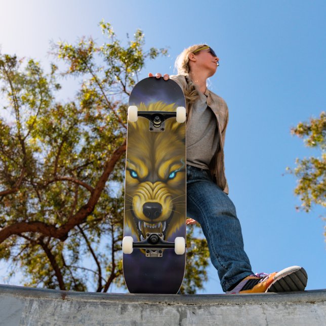 Snaring yellow wolf Skateboard (Exterior 1)