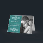 Snowflakes Chalkboard Foto Tarjeta de saludo, Verd<br><div class="desc">Tarjeta de felicitación de fotos Chalkboard Chalkboard, moderna y de moda con copas de nieve en blanco, con un toque de pizarra turquesa y elegantes copos de nieve. Esta tarjeta de moda es perfecta para enviar saludos de vacaciones. Personalizar con su propia foto familiar y el saludo personalizado de su...</div>