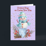 Snowman abraza tarjetas de Navidades<br><div class="desc">Un hombre de nieve abraza a los Navidades con una tarjeta de un lindo muñeco de nieve parado en un contenedor con decoraciones alrededor. Las palabras en el interior se pueden cambiar.</div>