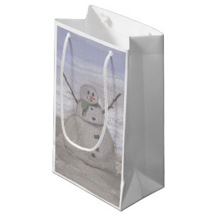 Snowman escarpado en la pequeña bolsa de regalo de