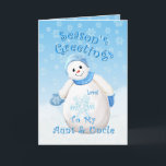 Snowman Wonderland por tía y tío Navidad Ca<br><div class="desc">Pequeño y lindo muñeco de nieve con gorra de invierno azul y mitones a medida que delicadas copas de nieve caen por el cielo azul es un delicioso diseño de Navidades para saludos a tu tía especial y tío. También puedes disfrutar de sellos y regalos a juego disponibles en mi...</div>