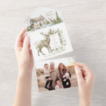 Snowy Winter House con Deer | Tarjeta de Navidades<br><div class="desc">Esta hermosa tarjeta de Navidades cuenta con una acogedora casa con nieve en el suelo y un bonito muñeco de nieve en las inmediaciones. Un ciervo parado en la nieve frente a la casa. En el centro hay un saludo que puedes cambiar y un lugar que personalizar con tu nombre...</div>