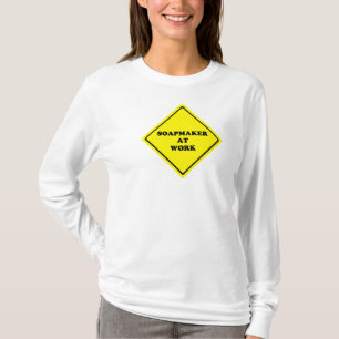 Soapeador en la camiseta de trabajo
