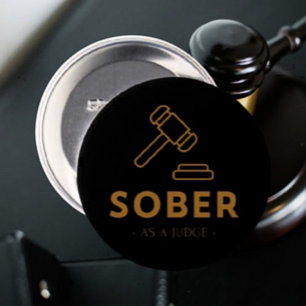 Sober Como Juez - Botón Gavel Oro