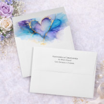 Sobre de boda con corazón de acuarela azul púrpura