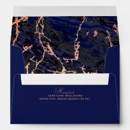 Sobres de boda en rosa oro y azul marino