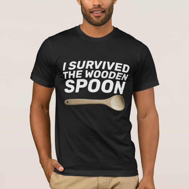 SOBREVIVIRÉ EL CUCHILLO DE MADERA, camisetas negra (Anverso)