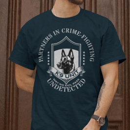 Socios de la unidad K9 en camiseta de lucha contra