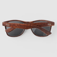 Gafas baratas fuera de lugar