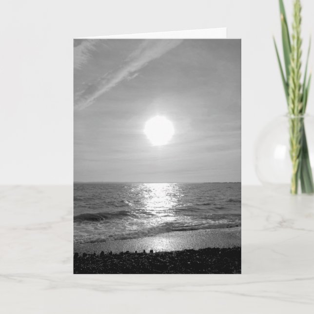 Sol monocromo brillando en la tarjeta de mar (Anverso)