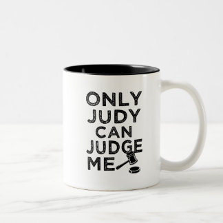 Solamente Judy puede juzgarme taza divertida del