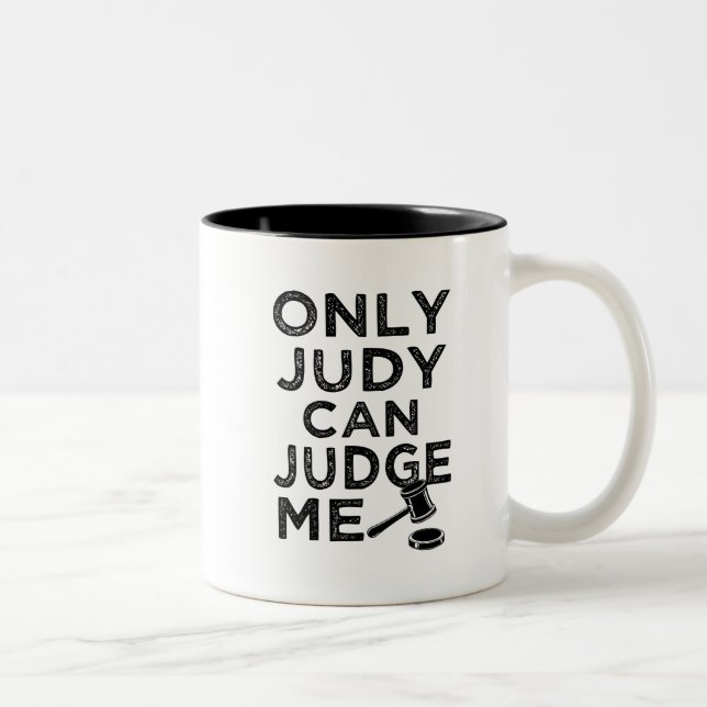 Solamente Judy puede juzgarme taza divertida del (Derecha)